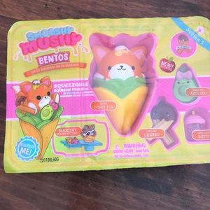 NWT. Smooshy mushy bento